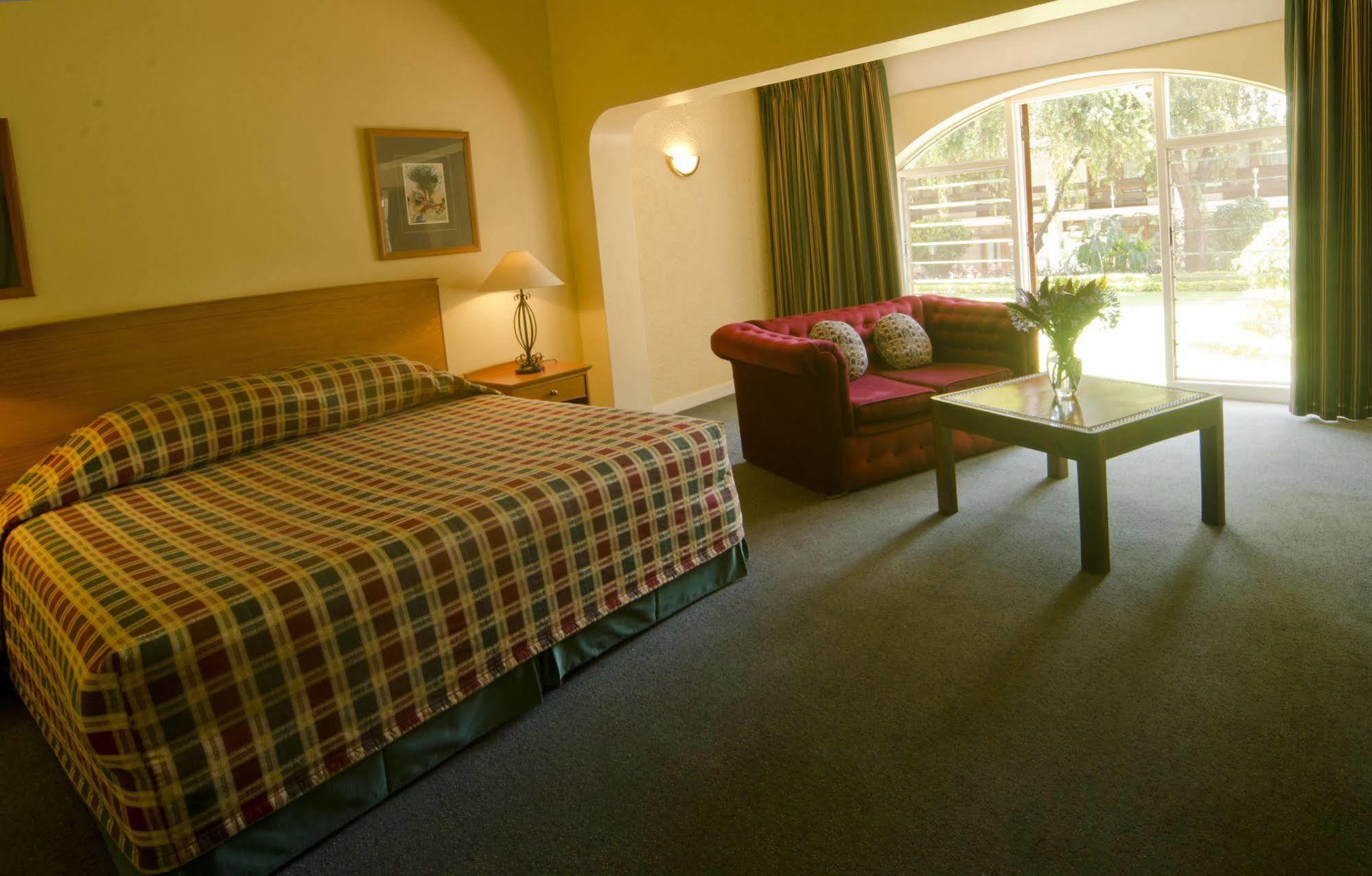 Sunbird Lilongwe Hotel Exterior photo
